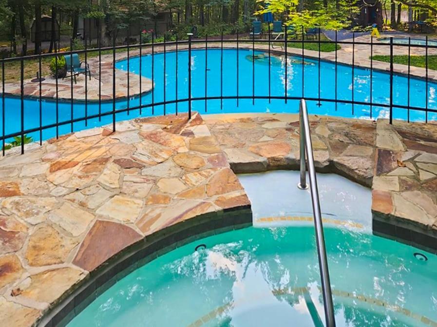 Chalet W Hot Tub, Large Deck, Grill, & Fast Wifi Berkeley Springs Exterior photo