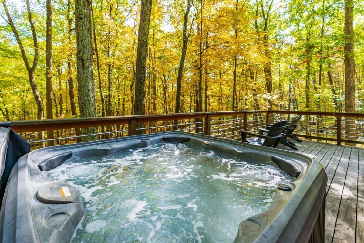 Chalet W Hot Tub, Large Deck, Grill, & Fast Wifi Berkeley Springs Exterior photo