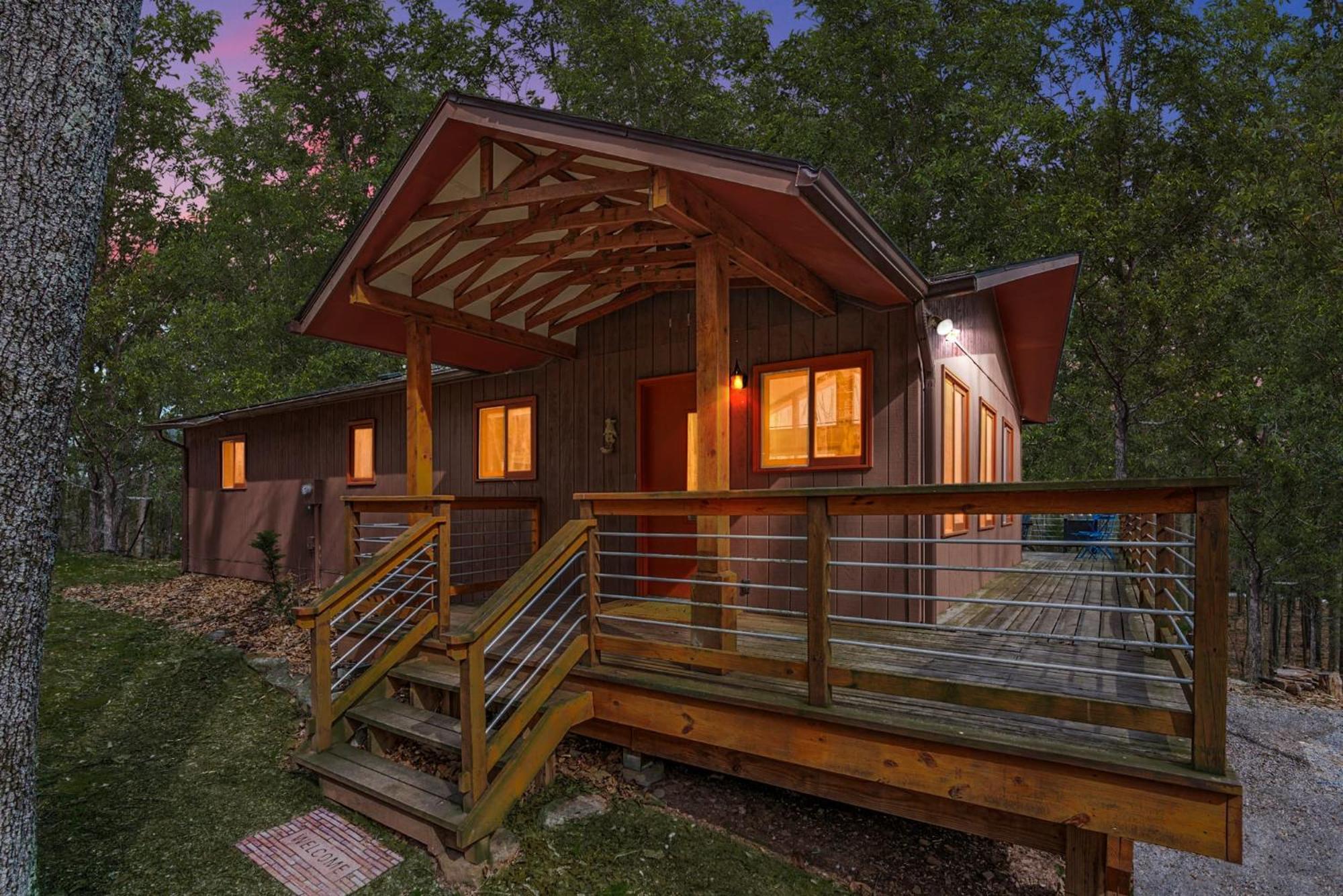Chalet W Hot Tub, Large Deck, Grill, & Fast Wifi Berkeley Springs Exterior photo