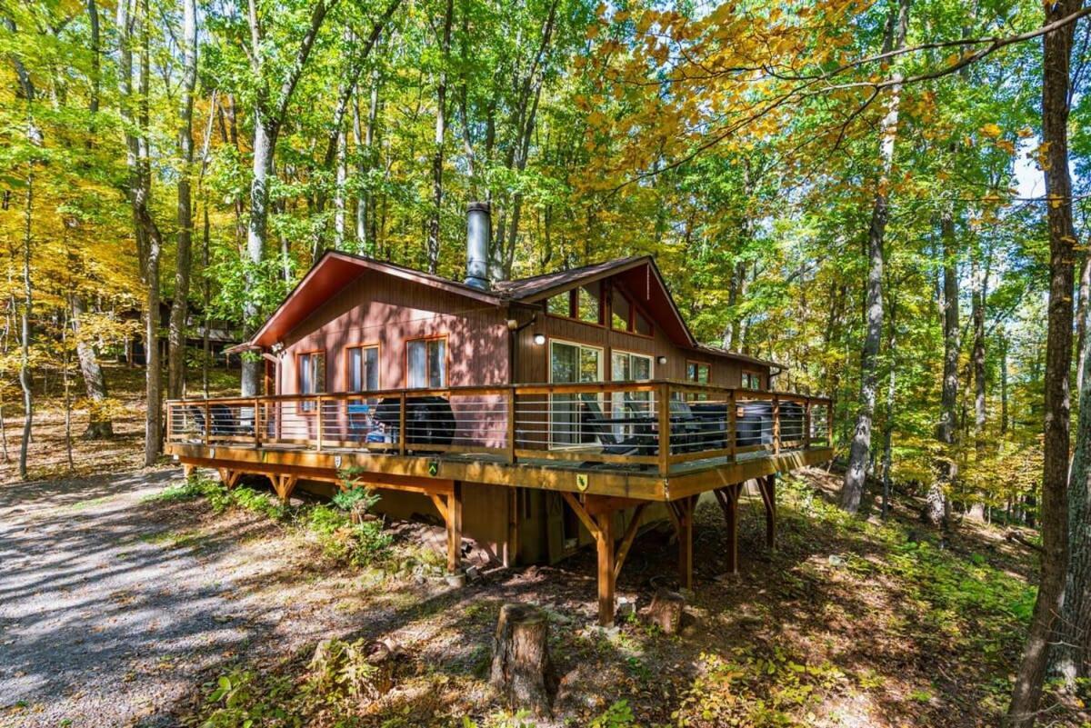 Chalet W Hot Tub, Large Deck, Grill, & Fast Wifi Berkeley Springs Exterior photo