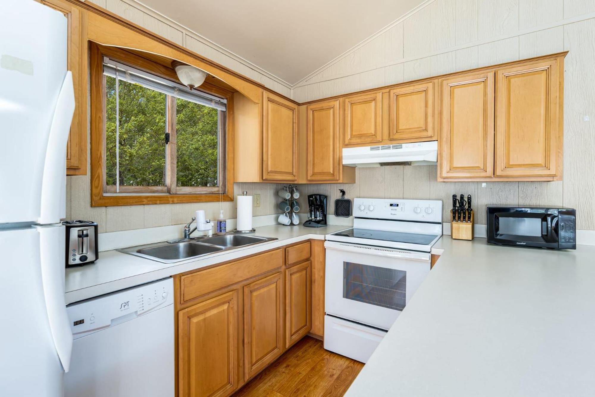 Chalet W Hot Tub, Large Deck, Grill, & Fast Wifi Berkeley Springs Exterior photo